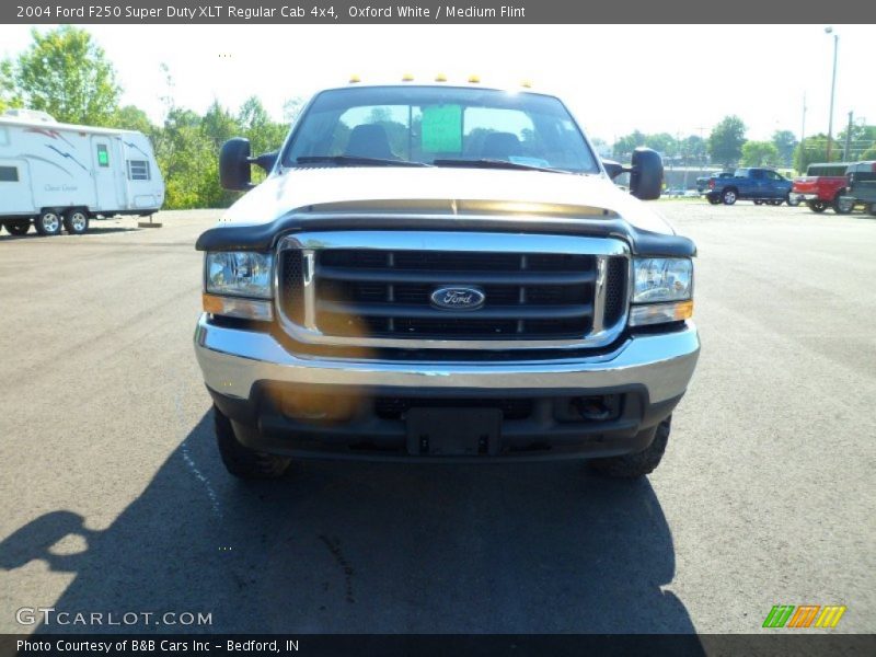 Oxford White / Medium Flint 2004 Ford F250 Super Duty XLT Regular Cab 4x4