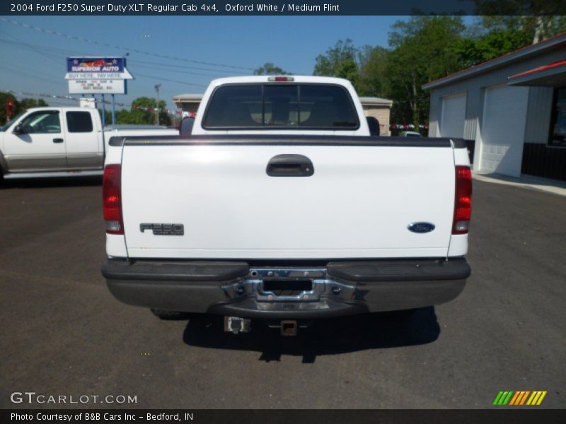 Oxford White / Medium Flint 2004 Ford F250 Super Duty XLT Regular Cab 4x4