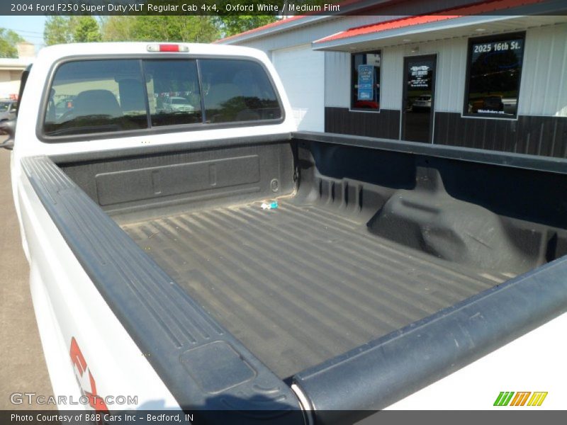 Oxford White / Medium Flint 2004 Ford F250 Super Duty XLT Regular Cab 4x4