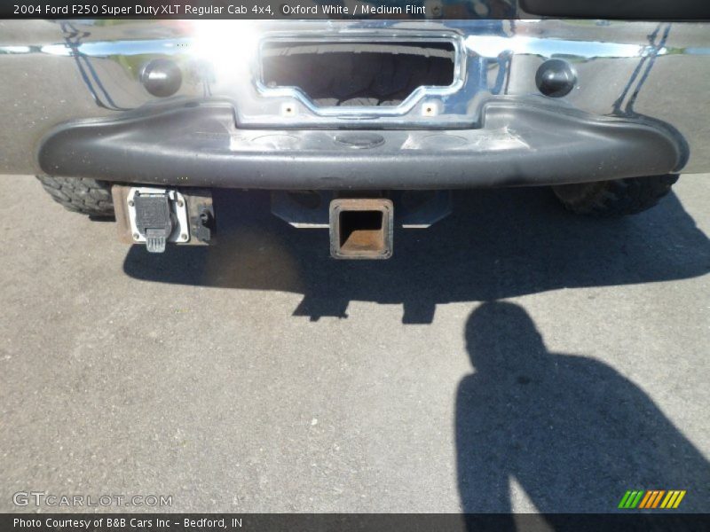 Oxford White / Medium Flint 2004 Ford F250 Super Duty XLT Regular Cab 4x4
