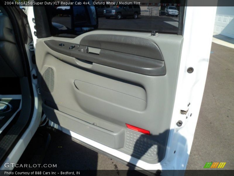 Oxford White / Medium Flint 2004 Ford F250 Super Duty XLT Regular Cab 4x4