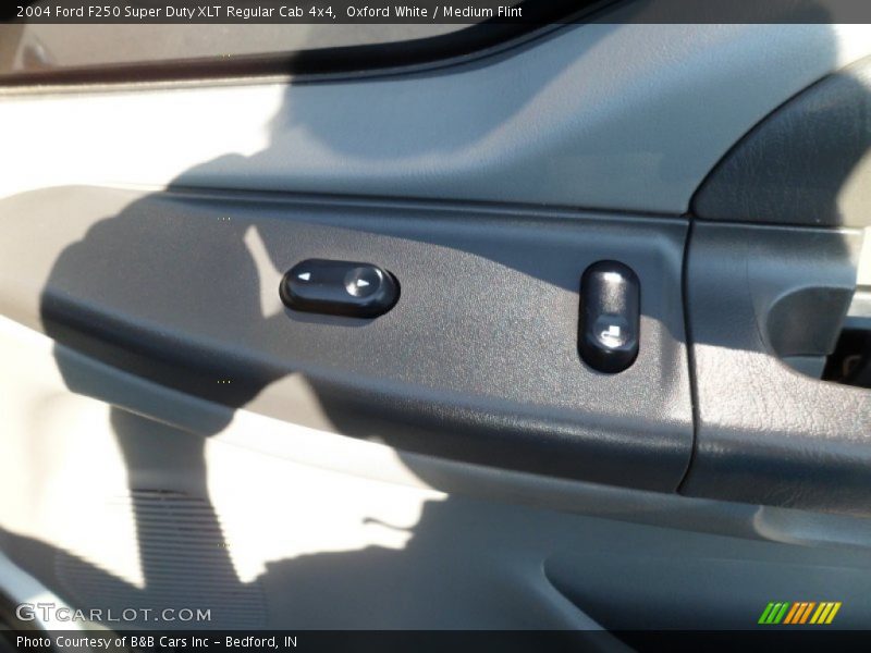 Oxford White / Medium Flint 2004 Ford F250 Super Duty XLT Regular Cab 4x4