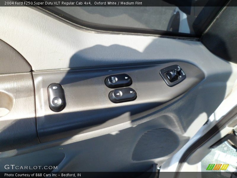 Oxford White / Medium Flint 2004 Ford F250 Super Duty XLT Regular Cab 4x4
