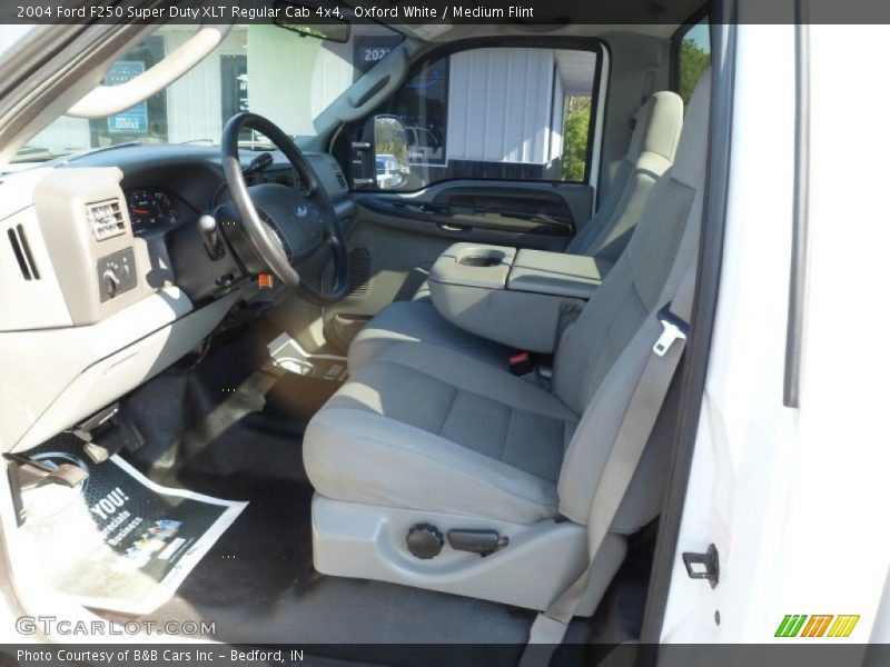 Oxford White / Medium Flint 2004 Ford F250 Super Duty XLT Regular Cab 4x4