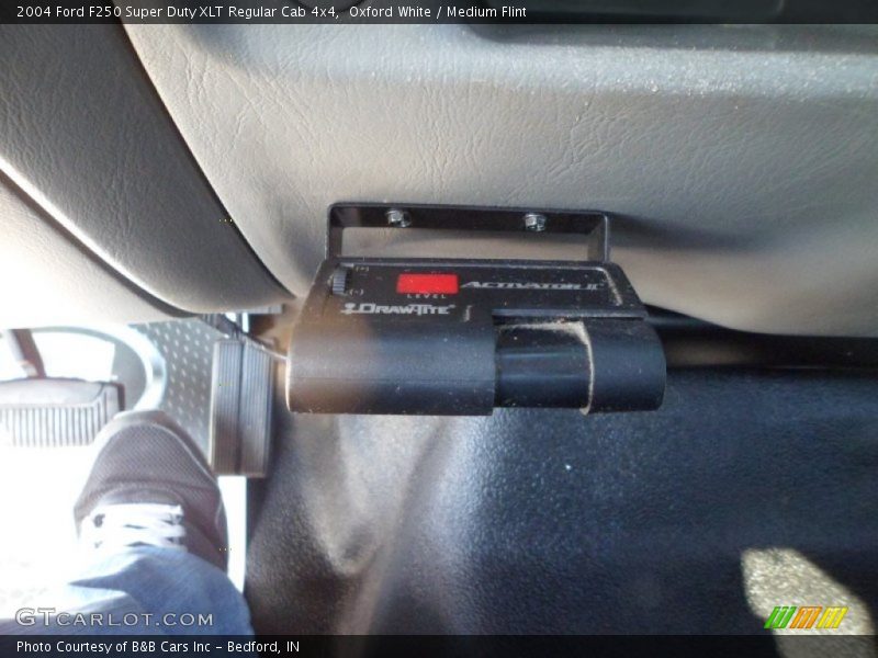 Oxford White / Medium Flint 2004 Ford F250 Super Duty XLT Regular Cab 4x4