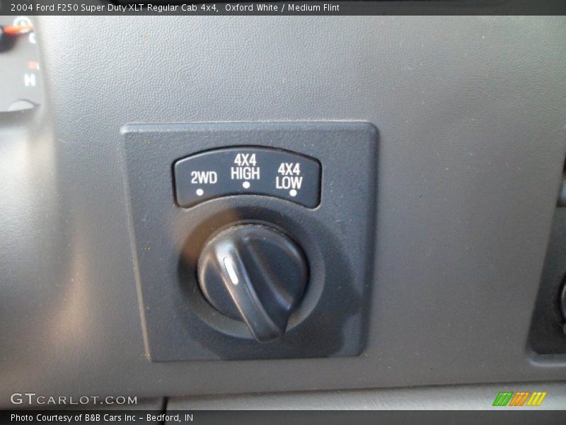 Oxford White / Medium Flint 2004 Ford F250 Super Duty XLT Regular Cab 4x4