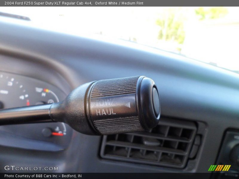 Oxford White / Medium Flint 2004 Ford F250 Super Duty XLT Regular Cab 4x4