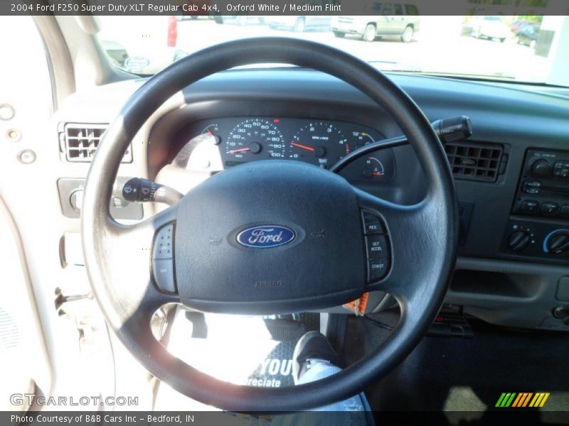 Oxford White / Medium Flint 2004 Ford F250 Super Duty XLT Regular Cab 4x4