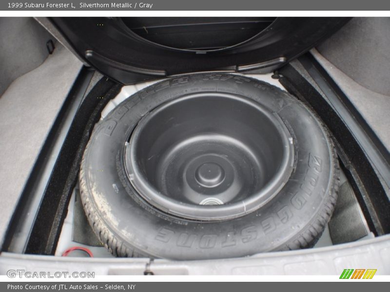 Silverthorn Metallic / Gray 1999 Subaru Forester L