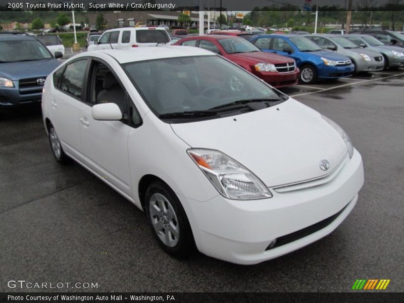 Super White / Gray/Burgundy 2005 Toyota Prius Hybrid