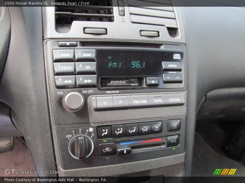Icelandic Pearl / Frost 2000 Nissan Maxima SE