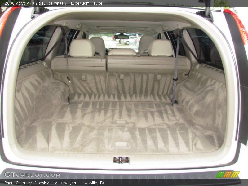 Ice White / Taupe/Light Taupe 2006 Volvo V70 2.5T