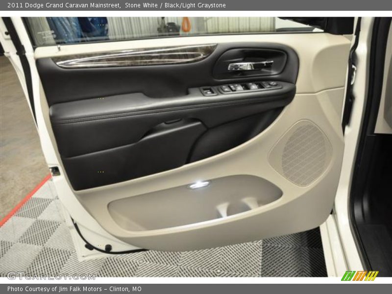 Stone White / Black/Light Graystone 2011 Dodge Grand Caravan Mainstreet