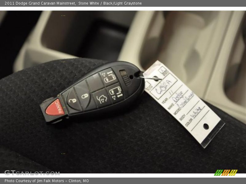 Stone White / Black/Light Graystone 2011 Dodge Grand Caravan Mainstreet