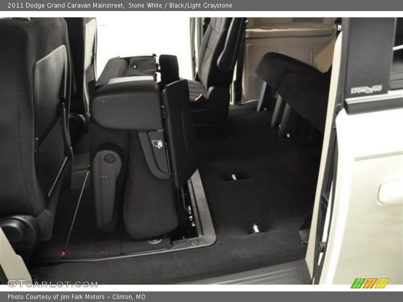 Stone White / Black/Light Graystone 2011 Dodge Grand Caravan Mainstreet
