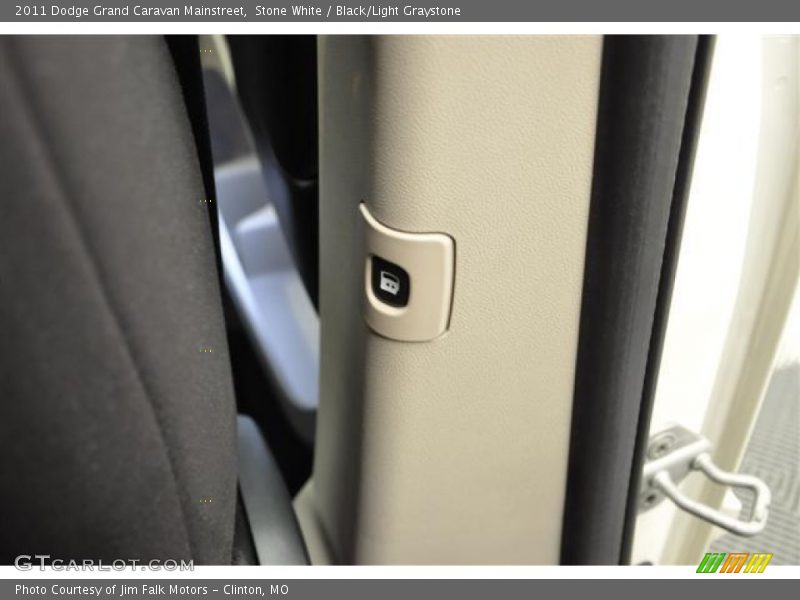 Stone White / Black/Light Graystone 2011 Dodge Grand Caravan Mainstreet