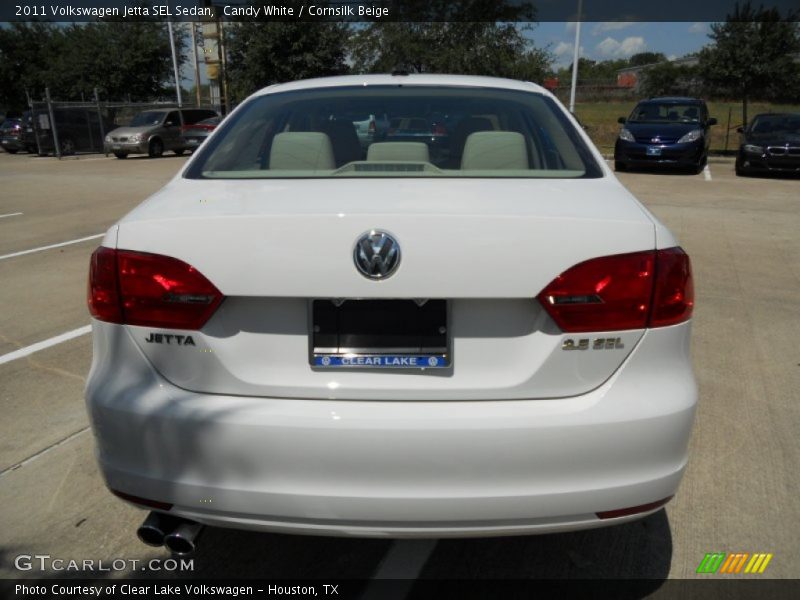 Candy White / Cornsilk Beige 2011 Volkswagen Jetta SEL Sedan