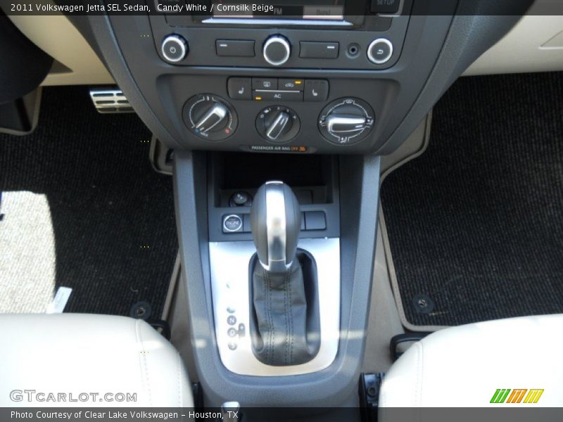 Candy White / Cornsilk Beige 2011 Volkswagen Jetta SEL Sedan
