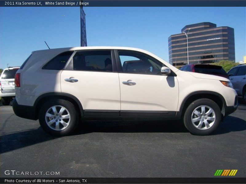 White Sand Beige / Beige 2011 Kia Sorento LX