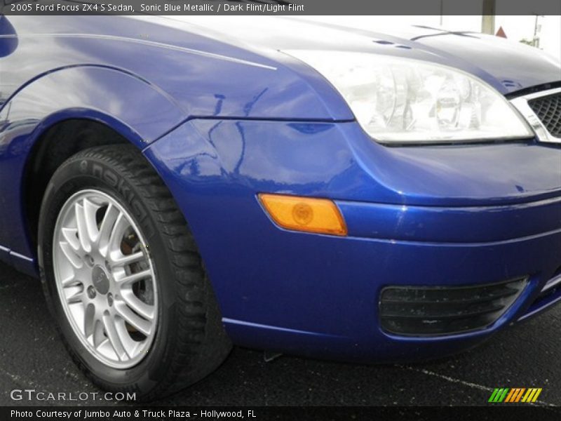Sonic Blue Metallic / Dark Flint/Light Flint 2005 Ford Focus ZX4 S Sedan