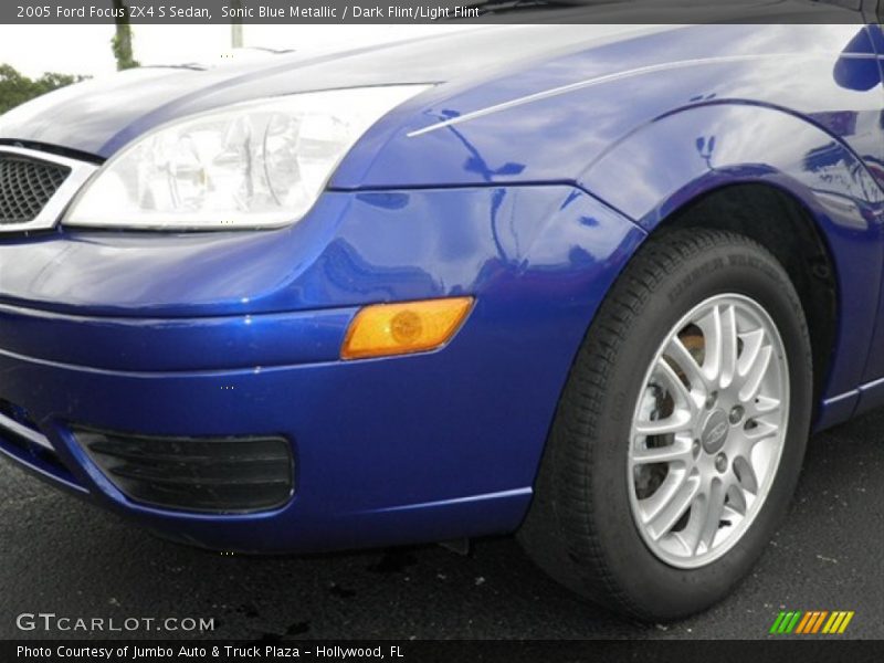 Sonic Blue Metallic / Dark Flint/Light Flint 2005 Ford Focus ZX4 S Sedan