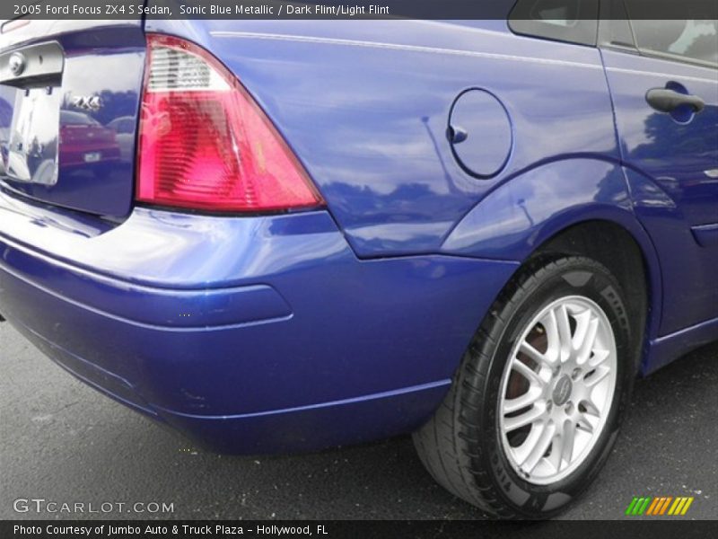 Sonic Blue Metallic / Dark Flint/Light Flint 2005 Ford Focus ZX4 S Sedan