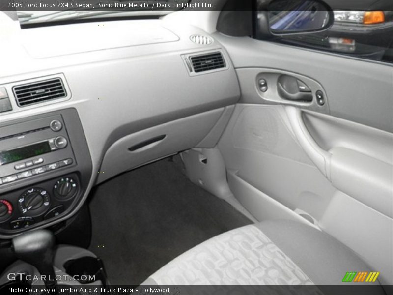 Sonic Blue Metallic / Dark Flint/Light Flint 2005 Ford Focus ZX4 S Sedan