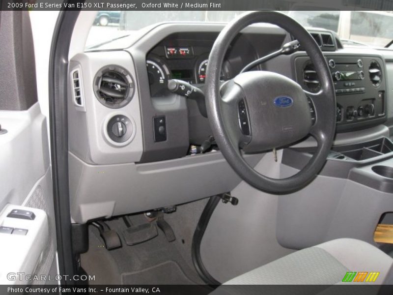 Oxford White / Medium Flint 2009 Ford E Series Van E150 XLT Passenger