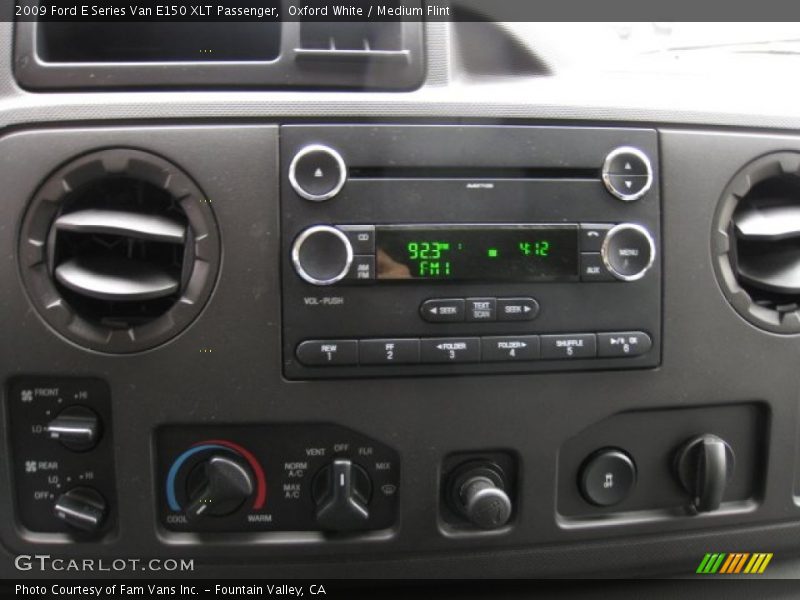 Oxford White / Medium Flint 2009 Ford E Series Van E150 XLT Passenger