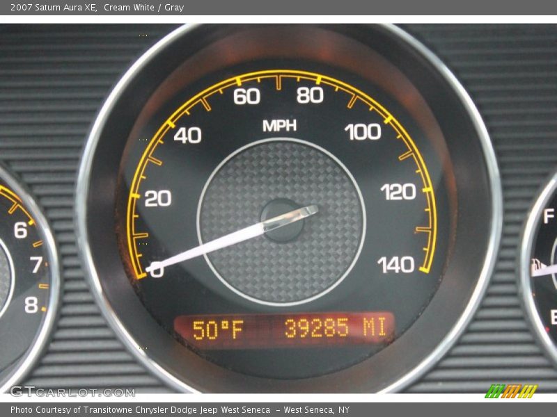 Cream White / Gray 2007 Saturn Aura XE