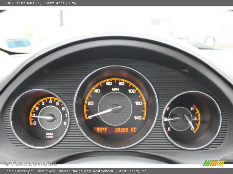 Cream White / Gray 2007 Saturn Aura XE