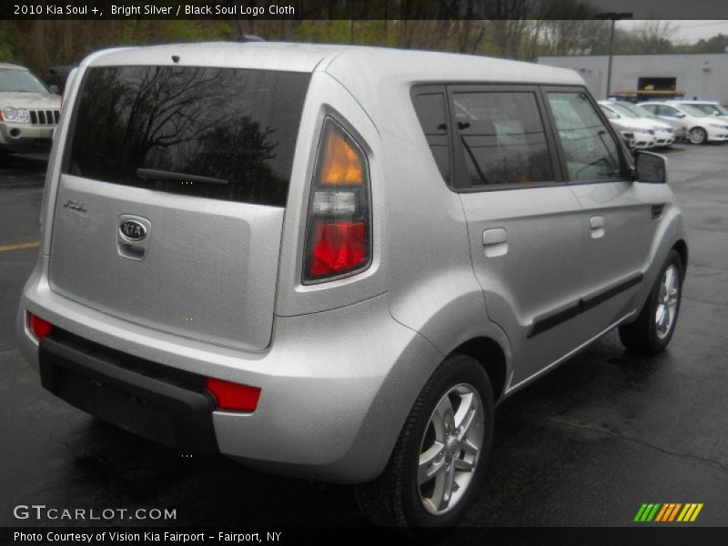 Bright Silver / Black Soul Logo Cloth 2010 Kia Soul +