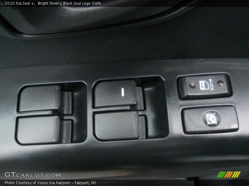 Bright Silver / Black Soul Logo Cloth 2010 Kia Soul +