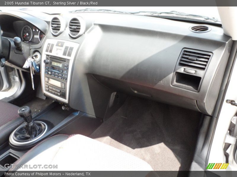 Sterling Silver / Black/Red 2005 Hyundai Tiburon GT