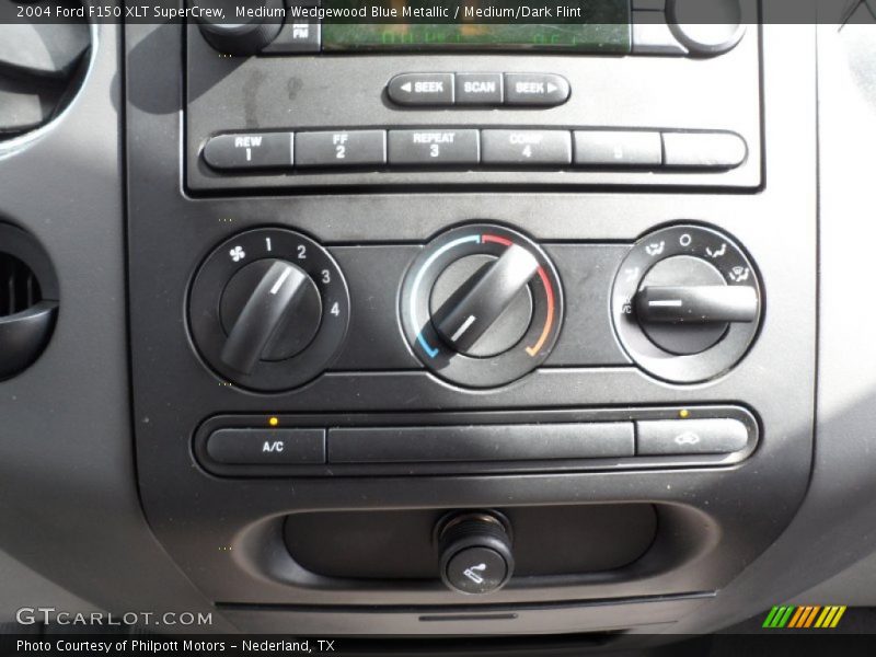 Medium Wedgewood Blue Metallic / Medium/Dark Flint 2004 Ford F150 XLT SuperCrew