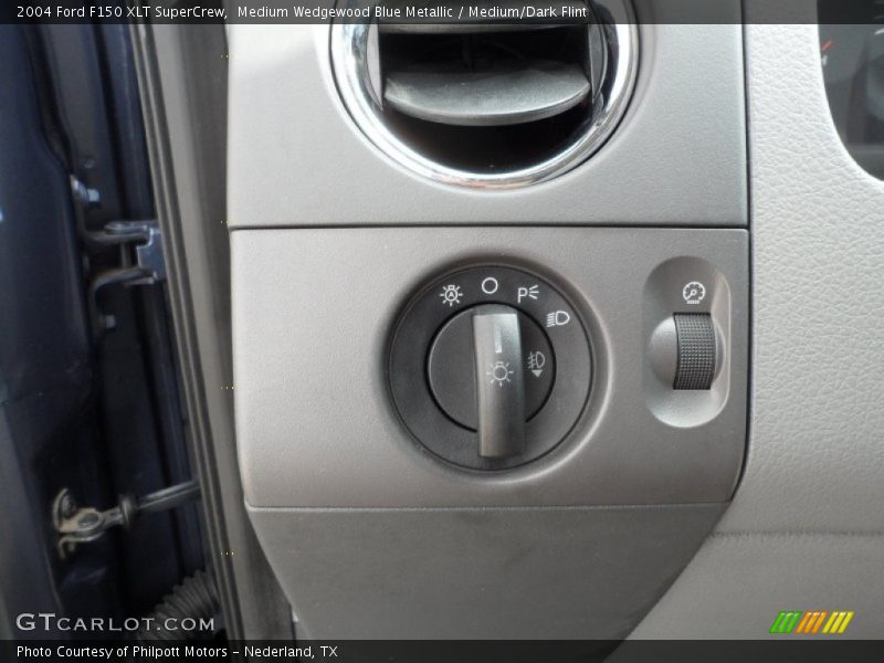 Medium Wedgewood Blue Metallic / Medium/Dark Flint 2004 Ford F150 XLT SuperCrew