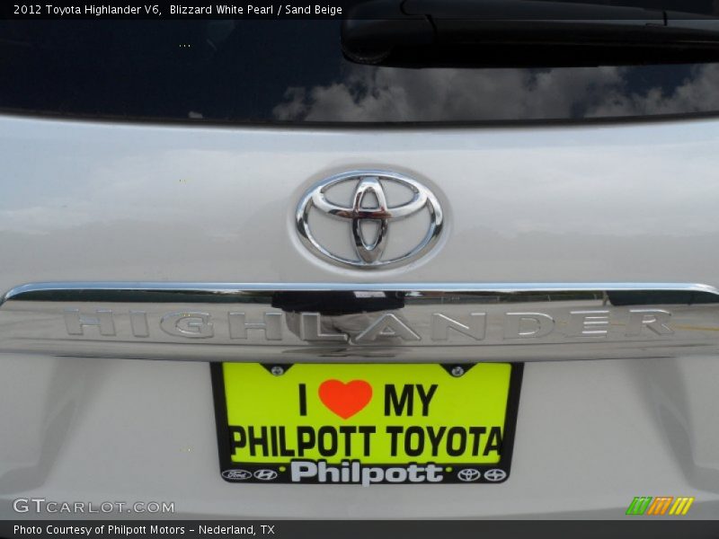 Blizzard White Pearl / Sand Beige 2012 Toyota Highlander V6