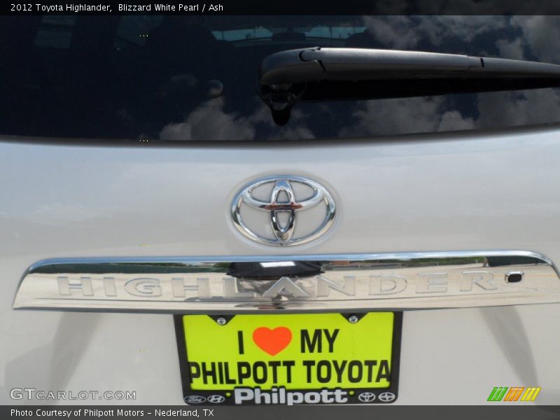 Blizzard White Pearl / Ash 2012 Toyota Highlander