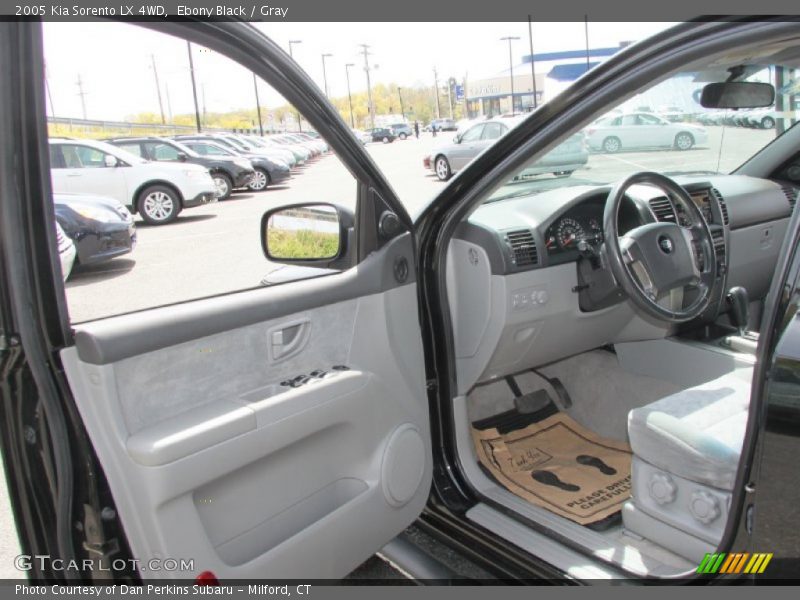Ebony Black / Gray 2005 Kia Sorento LX 4WD