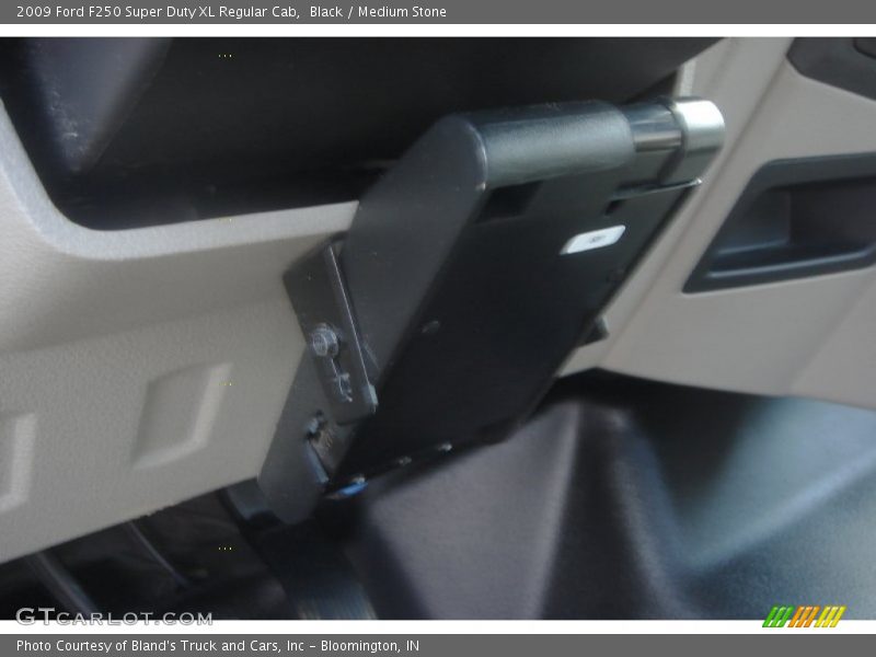 Black / Medium Stone 2009 Ford F250 Super Duty XL Regular Cab
