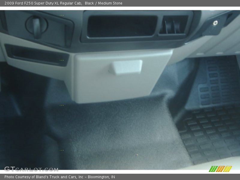 Black / Medium Stone 2009 Ford F250 Super Duty XL Regular Cab