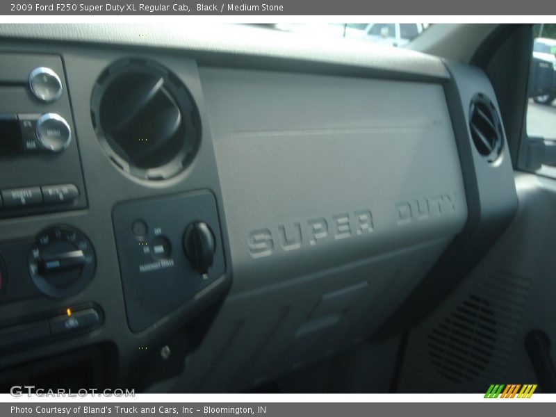 Black / Medium Stone 2009 Ford F250 Super Duty XL Regular Cab