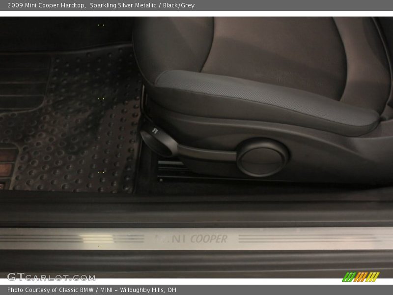 Sparkling Silver Metallic / Black/Grey 2009 Mini Cooper Hardtop