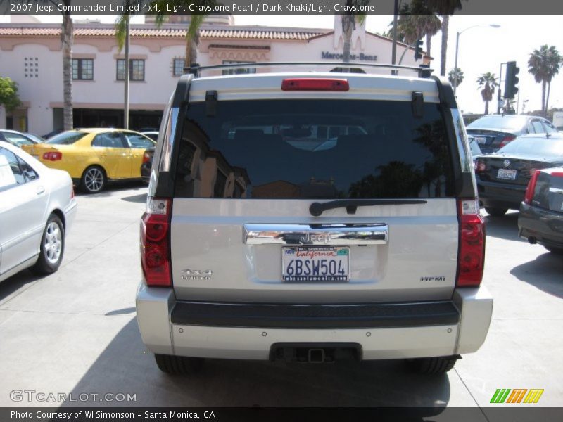 Light Graystone Pearl / Dark Khaki/Light Graystone 2007 Jeep Commander Limited 4x4