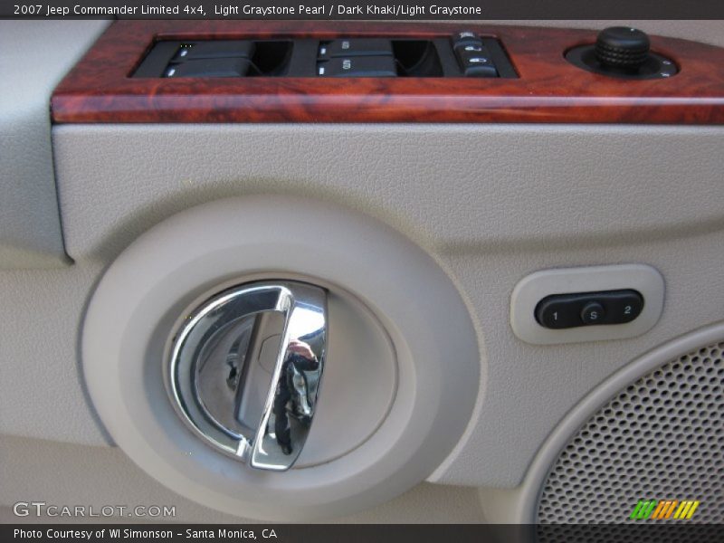 Light Graystone Pearl / Dark Khaki/Light Graystone 2007 Jeep Commander Limited 4x4