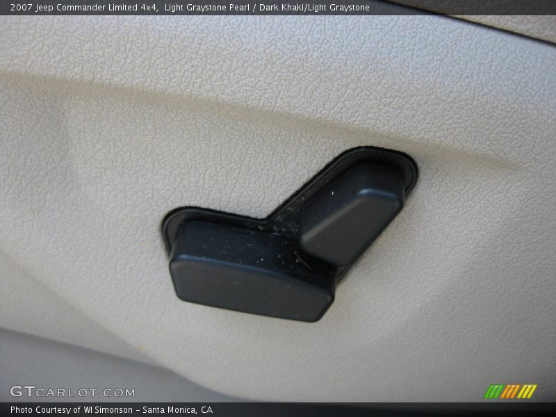 Light Graystone Pearl / Dark Khaki/Light Graystone 2007 Jeep Commander Limited 4x4