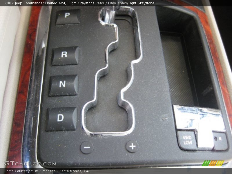 Light Graystone Pearl / Dark Khaki/Light Graystone 2007 Jeep Commander Limited 4x4