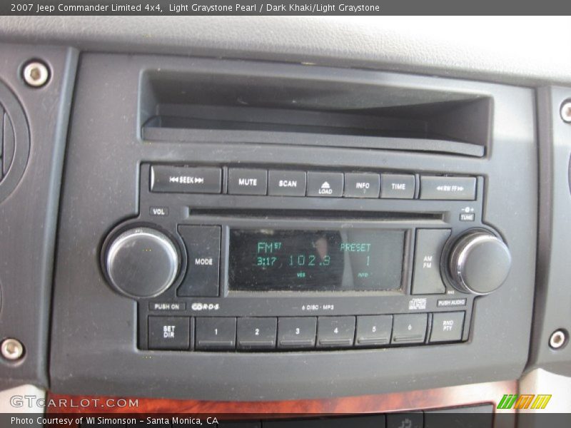 Light Graystone Pearl / Dark Khaki/Light Graystone 2007 Jeep Commander Limited 4x4