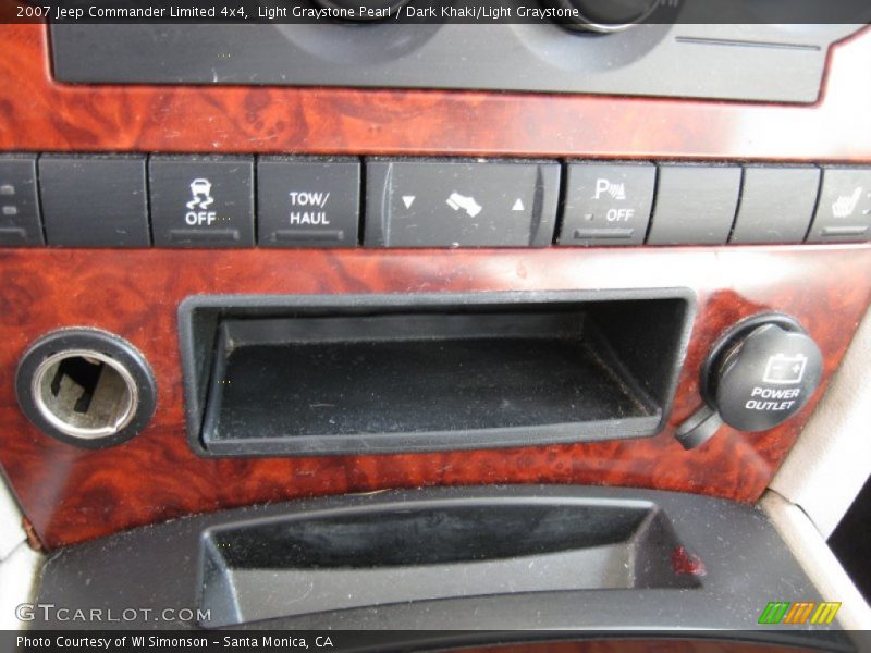 Light Graystone Pearl / Dark Khaki/Light Graystone 2007 Jeep Commander Limited 4x4