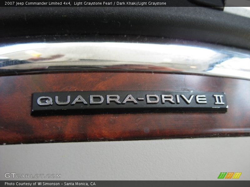 Light Graystone Pearl / Dark Khaki/Light Graystone 2007 Jeep Commander Limited 4x4